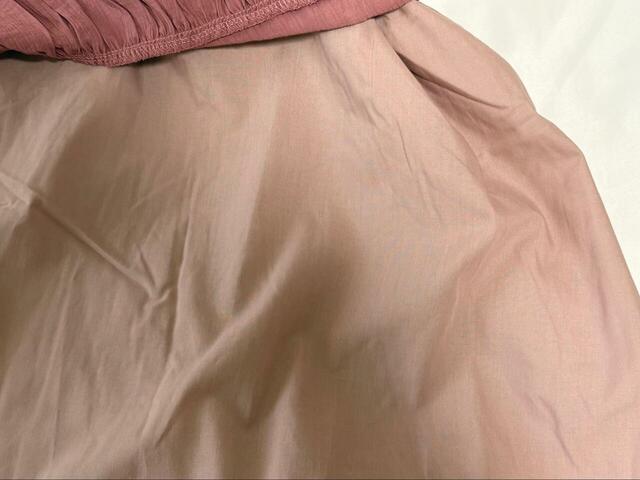 【ジーラ バイ リュリュ 楊柳ティアードワンピース】首元から膝下までしっかり裏地が付いているため、明るめの色でもインナーが透けません◎