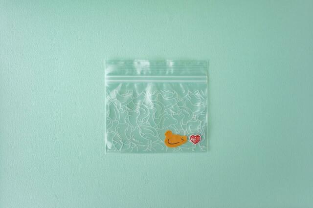 「ジッパーバッグ（A7サイズ）」＜期間：2025年8月10日＞【【8月10日は鳩の日】鳩サブレーがモチーフになった「袋留めクリップ」＆「ジッパーバッグ」のセットが“鳩の日限定”で販売！】