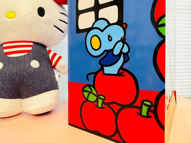 【HELLO KITTY 50th～ハッピーアニバーサリー★～】特賞「BIG! ハローキティ ぬいぐるみ」パッケージは横も裏もおうち風でかわいい！