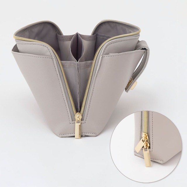 【NATURAL BEAUTY BASIC】ガバッと開くメイン収納はダブルジップで使いやすい