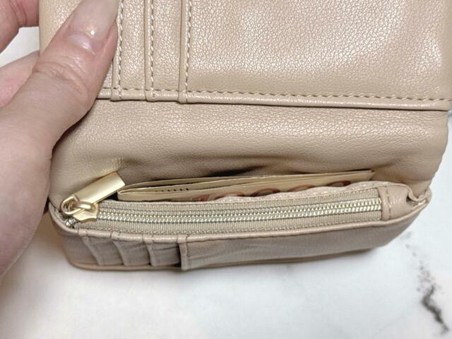 二つ折りにした紙幣がジャストフィット！