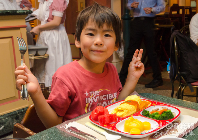 メインストリートUSA「メインストリート・コーナー・カフェ」｜香港ディズニーランド・リゾート