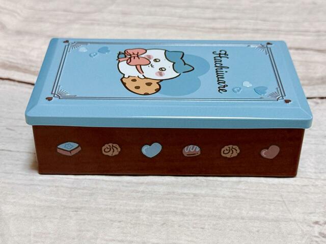 缶の側面にもかわいいチョコレートのイラスト入り【ちいかわチョコレート缶 ハチワレ】