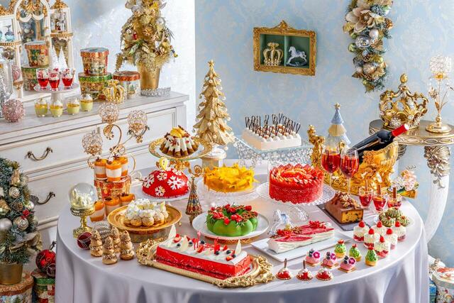 「King&Queenのクリスマス」<期間:2025年11月14日〜12月26日>【【ヒルトン東京】20種類以上の“豪華クリスマススイーツ”をロイヤル気分で楽しむ『King&Queenのクリスマス スイーツビュッフェ』】