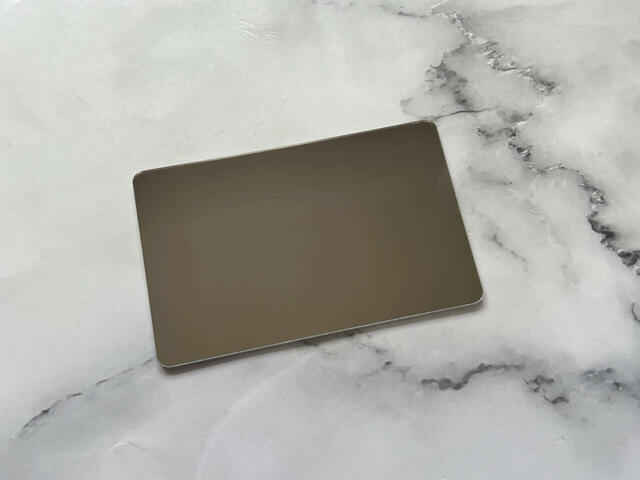 歪みのないミラーでクオリティも抜群！