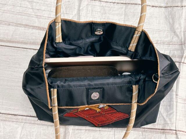 13インチのMacBook Airもラクラク収納可能なサイズ！