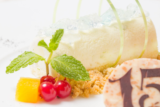 パイナップルソルベ入りライムパルフェ 　ストロベリースープ