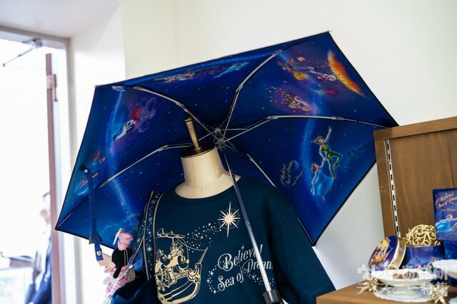 東京ディズニーシーに登場する新ナイトタイムエンターテイメントの世界観がデザインされたグッズ