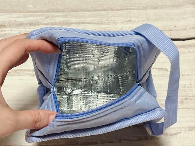 内側は保冷・保温機能付きの生地