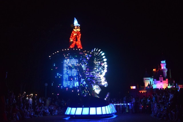 ディズニー・ペイント・ザ・ナイト・パレード｜香港ディズニーランド・リゾート