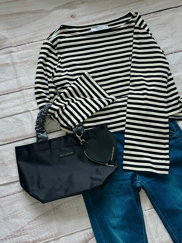 デニム＆ボーダーカットソーのカジュアルコーデにも。スカーフを外してみました