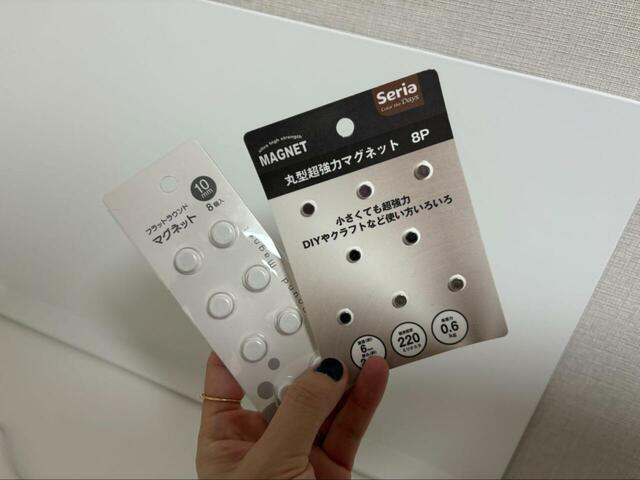 【山崎実業 tower デスク横 トレー付きスチールパネル】別売のマグネット小物を好きな位置に貼るだけで、オリジナル収納が完成します！