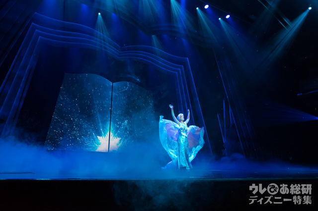 「ミッキー・アンド・ザ・ワンダラスブック」エルサが「Let it Go」を披露!｜香港ディズニーランド・リゾート