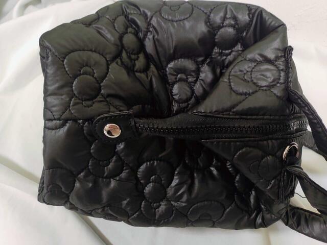 上と下のスナップボタンを留める