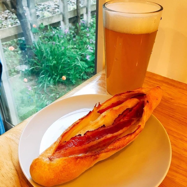 線路沿いなので走っている電車もみれちゃうgood sleep baker