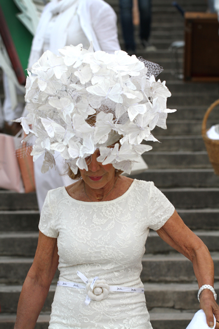 超優雅な“白”で統一されたパーティー「ディネ・アン・ブラン」