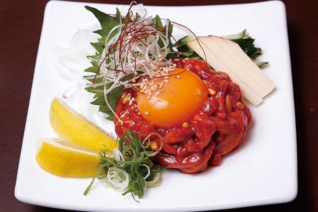 生肉のお店・厳選！／【新橋】闇市ジョニー 新橋アジト2号店　とろけるタンユッケ 1490円