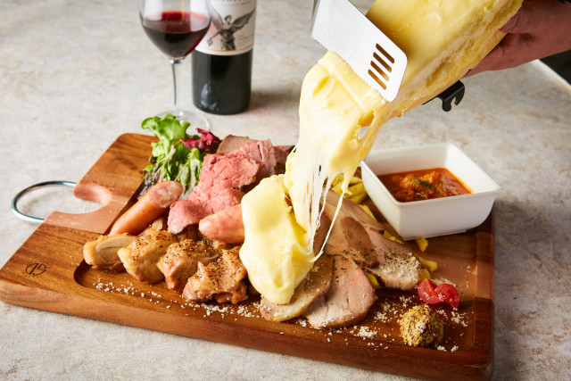 デカ盛り肉×たっぷりチーズ」豪華プレートが今だけ“半額”! - うまい肉