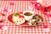 「Hello Kitty Sandwich」＜価格：税込1,690円＞【キティちゃんと可愛さ溢れるカフェでお祝い♪「ハローキティ50周年記念カフェ」が東京・大阪・愛知にオープン！】
