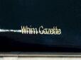 前面に「Whim Gazette」のブランドロゴ刻印入り。ゴールドも2026年の開運カラーです