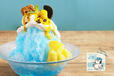 「オラフのブルーハワイかき氷 ※コンセプトコミックのアートカード付（C）2024 Peanuts Worldwide LLC」＜価格：Eat in ¥1,320（税込）＞【暑い季節にぴったり！スヌーピーときょうだいたちの“カラフルかき氷”が「PEANUTS Cafe」に登場！】