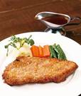 銀座グリルカーディナル（押上） ビーフカツレツ デミグラスソース 2700円 ステーキと同じ200gの肉を使用したボリュームたっぷりのカツレツ。
