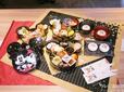おせち・三段重「ミッキー&ミニー」｜27,900 円(税込)