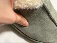 【ワークマン　レディースかかと踏めるムートン風シューズ】表地はスエード生地、内側はボアになっています