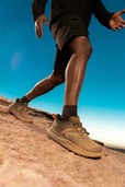 【KEEN 450 DIRT】よりトレイルを楽しむための安定性、快適性、耐久性に優れたハイキングシューズ