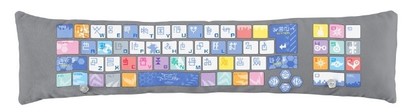 ひざの上でアナタをサポート！「デジモン」ぬいぐるみ型PCクッション