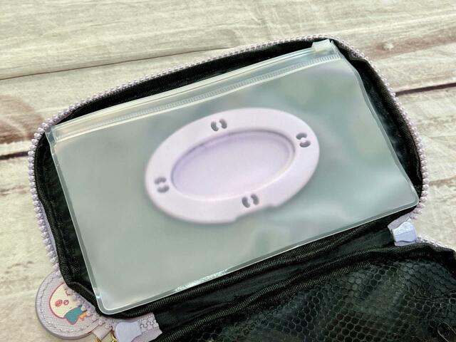 携帯用ウェットティッシュが入るスライダー付きのポケット