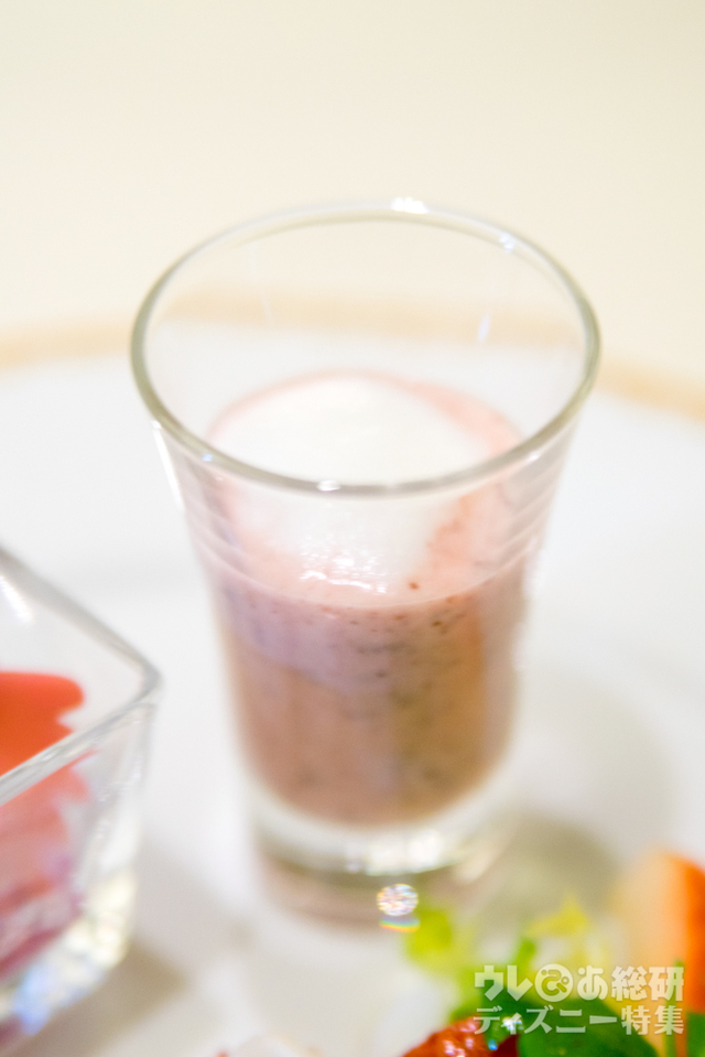 キドニービーンズの冷製スープ タピオカ添え｜“ミニーのプレシャスモーメント・ウィズ・ユー”ランチブッフェ／ディナーブッフェ｜東京ディズニーランドホテル「シャーウッドガーデン・レストラン」