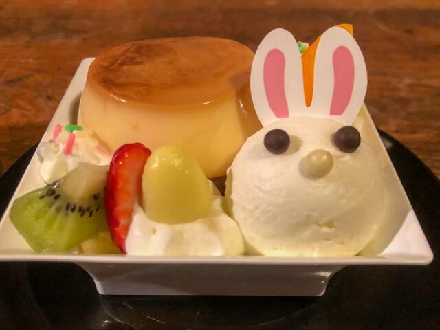 【シャトレーゼ　イースターうみたて卵のプリンアラモード】可愛いイースターバニーのクリームとプリンが美味しそう