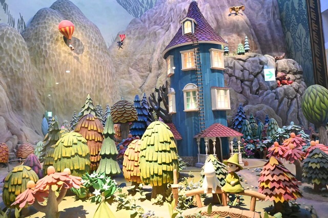 ムーミン谷の精巧な世界が広がります