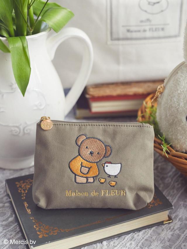 boris 刺繍ポーチ 価格：3,949円（税込）