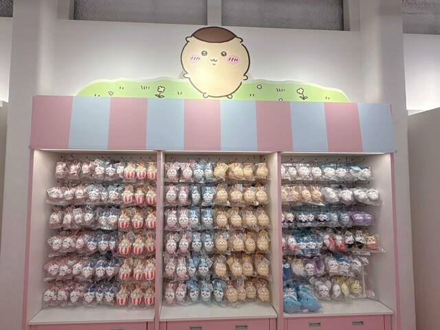 最近発売されたイースターのマスコットから、ちいかわ水族館のマスコットまで、新旧問わず揃えられています