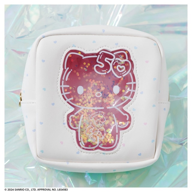 【『HELLO KITTY 50th ANNIVERSARY フロートポーチBOOK』（宝島社）】ラメやモチーフがゆらゆら漂うスクエア型のフロートポーチ