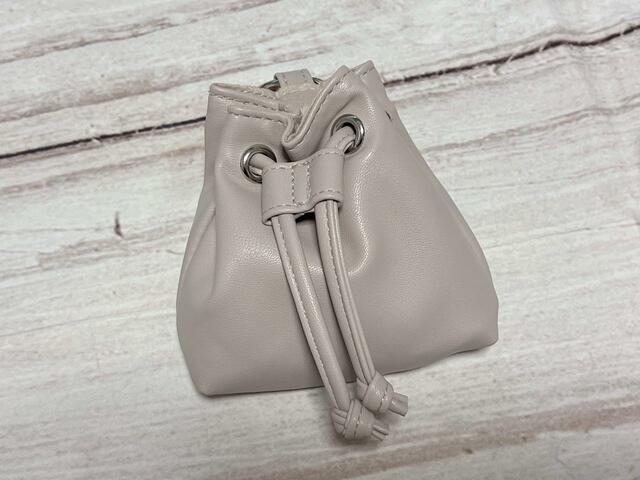 巾着ポーチに細々したものを入れてみました！コロンとしたフォルムがかわいい♪