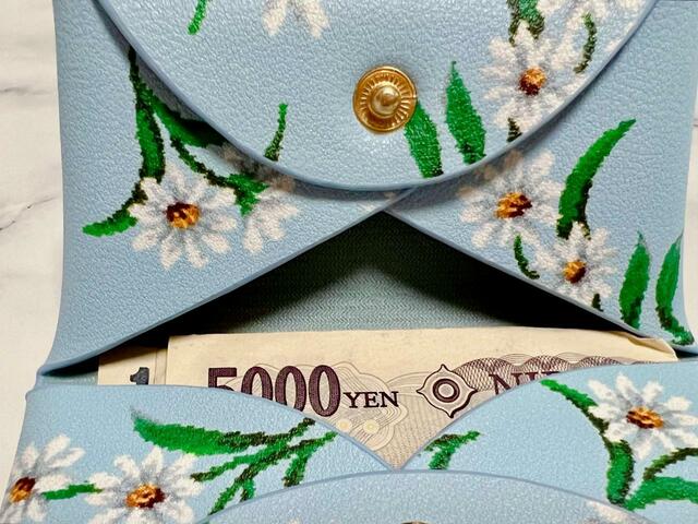 【大人百花　Spring issue】「付録：FEILER（フェイラー）ホワイトマーガレット柄マルチケース」お札を二つ折りにするとぴったりなサイズ感