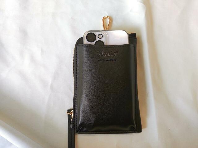 前面ポケットには、スマホが入る【kippis（キッピス）2連ショルダーバッグ】