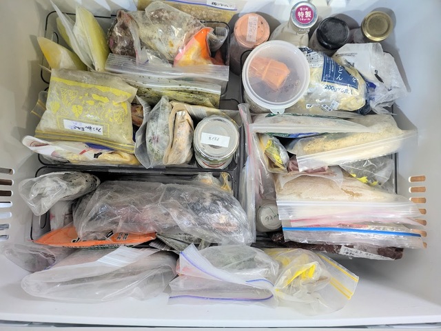 【ニトリ　伸縮できる野菜・冷凍庫トレー】AFTER。「立てる収納」になり、在庫管理のストレスが激減！