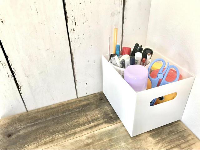 【整理ボックス クラネ ハーフタイプ ホワイト】散らかりやすい文房具類をまとめてスッキリと！