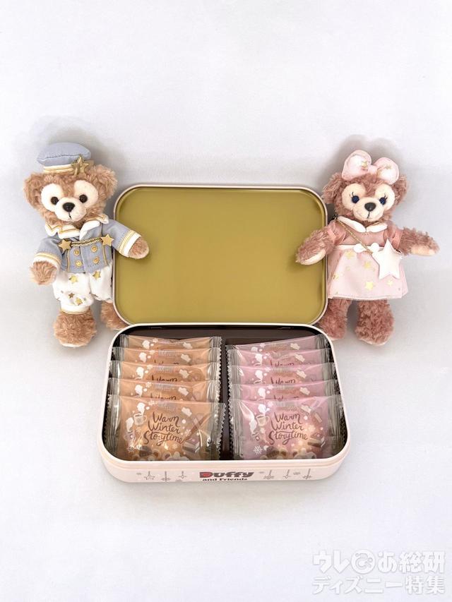 「 ダッフィー&フレンズのウォームウィンター・ストーリータイム」クッキーとぬいぐるみバッジ