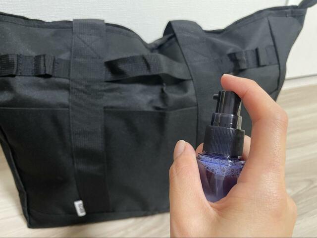 【MOOMIN 撥水 MULTI BIG TOTE BAG BOOK】撥水力をチェック！霧吹きをかけます