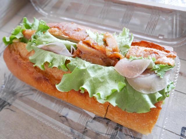 ありそうでないマッチング【照り焼きチキンと生ハムのカスクート　税込321円】