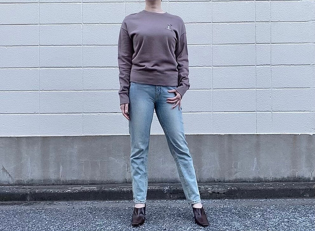 ヴィンテージブルーのデニムと合わせて大人カジュアルに!