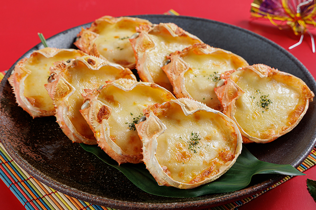 「蟹甲羅グラタン」＜期間：2026年1月1日〜1月4日＞【焼きたて熱々の“サーロインステーキ”を何枚でも！神戸三宮東急REIホテルの4日間限定「新春ランチブッフェ」】