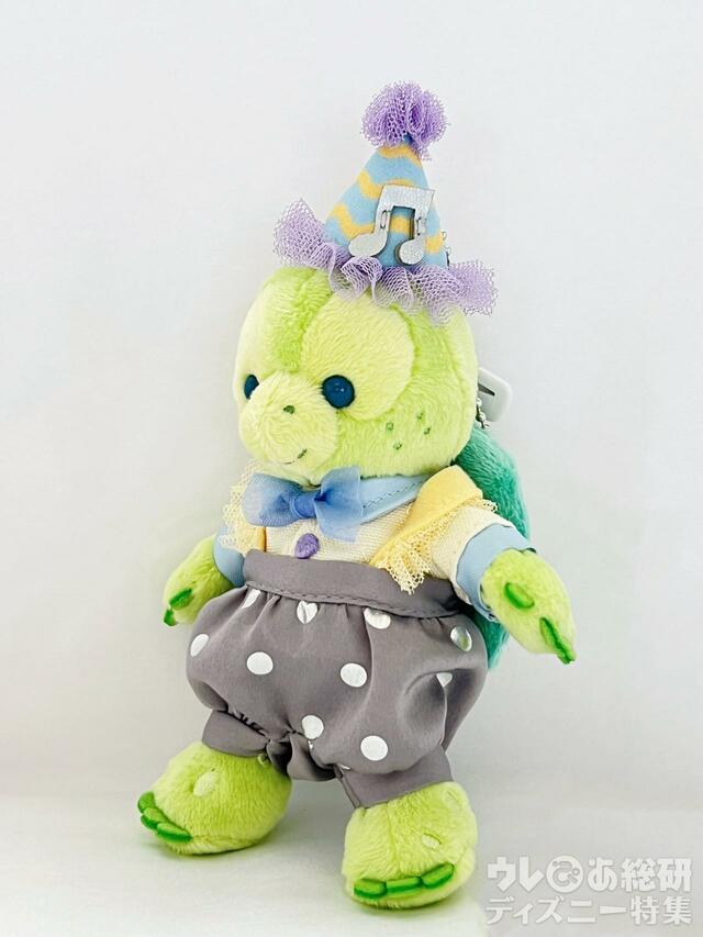 「ダッフィー&フレンズのフロム・オール・オブ・アス」ぬいぐるみバッジ