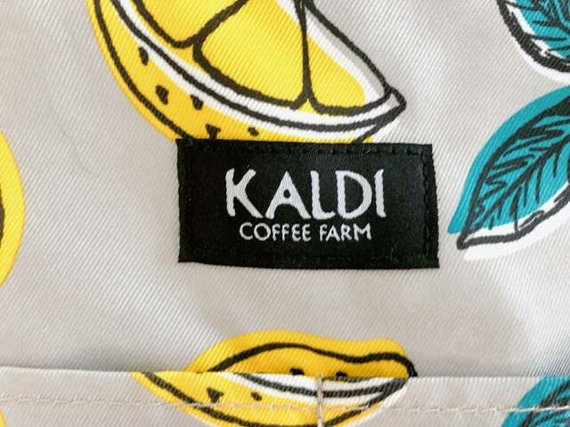 カルディのタグもしっかり付いてます【カルディオリジナル「お酒」レモンバッグ：価格1,950円（税込）】