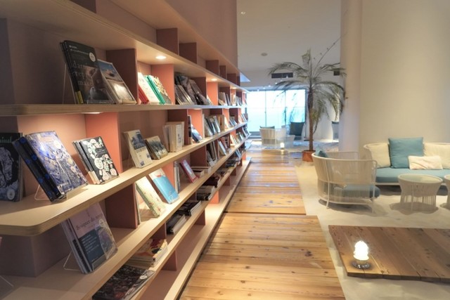 【星野リゾート リゾナーレ熱海】ソラノビーチ Books&Cafe